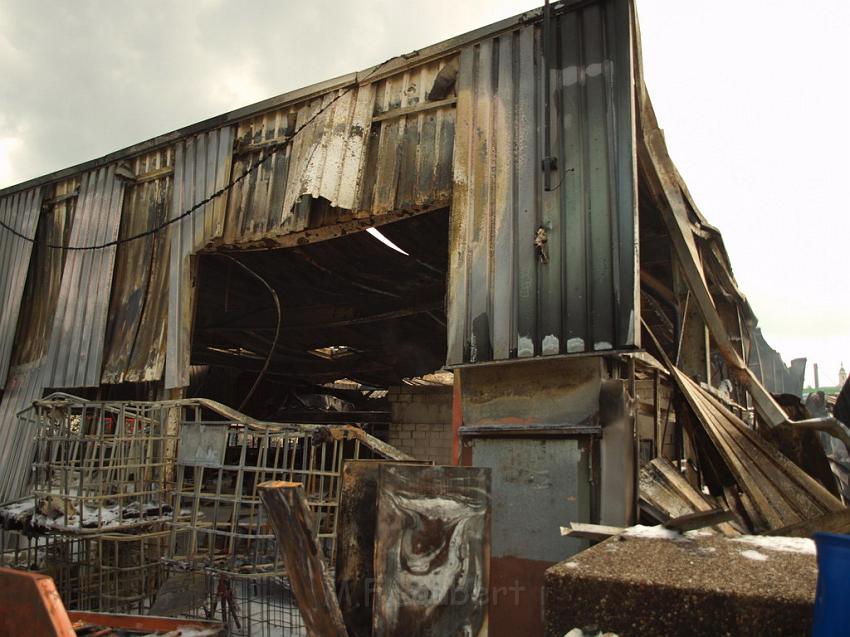 Feuer Halle Siegburg Gewerbegebiet Zange P237.JPG